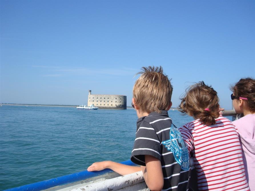 Fort Boyard près du Camping Beausoleil, camping 3 étoiles bord de mer avec piscine, location mobil homes, bungalows et emplacements camping à La Palmyre près de Royan en Charente Maritime