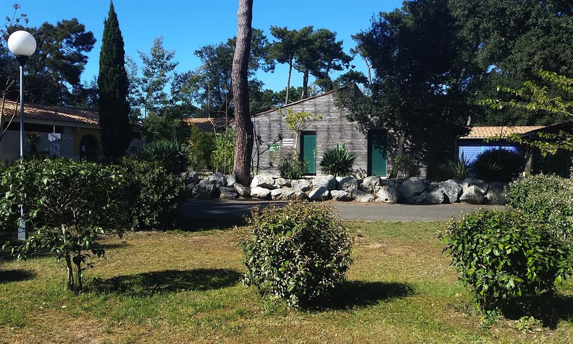 Les services du Camping Beausoleil, camping 3 étoiles avec piscine chauffée, camping bord de mer, location mobil homes, bungalows et emplacements à La Palmyre Les Mathes près de Royan en Charente Maritime